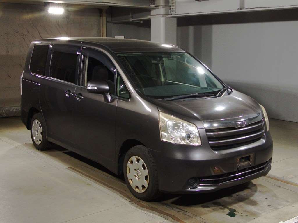 2008 Toyota Noah ZRR70G[2]