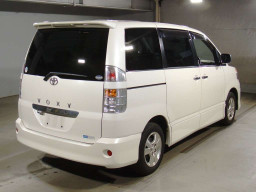 2002 Toyota Voxy