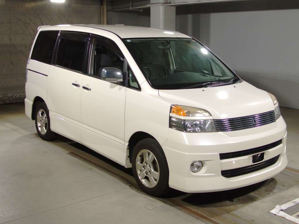 2002 Toyota Voxy AZR60G[2]