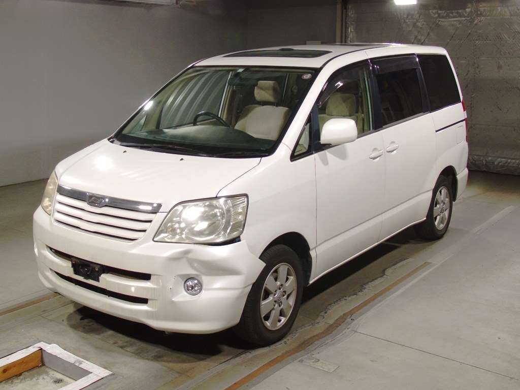 2001 Toyota Noah AZR60G[0]