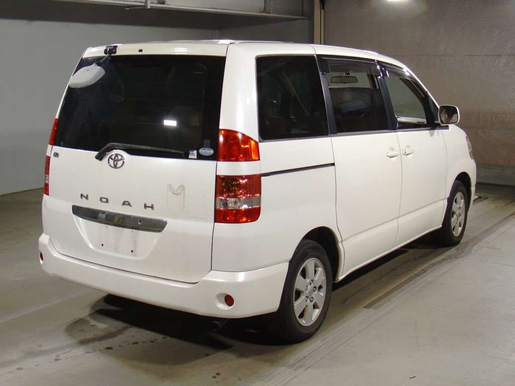 2001 Toyota Noah AZR60G[1]