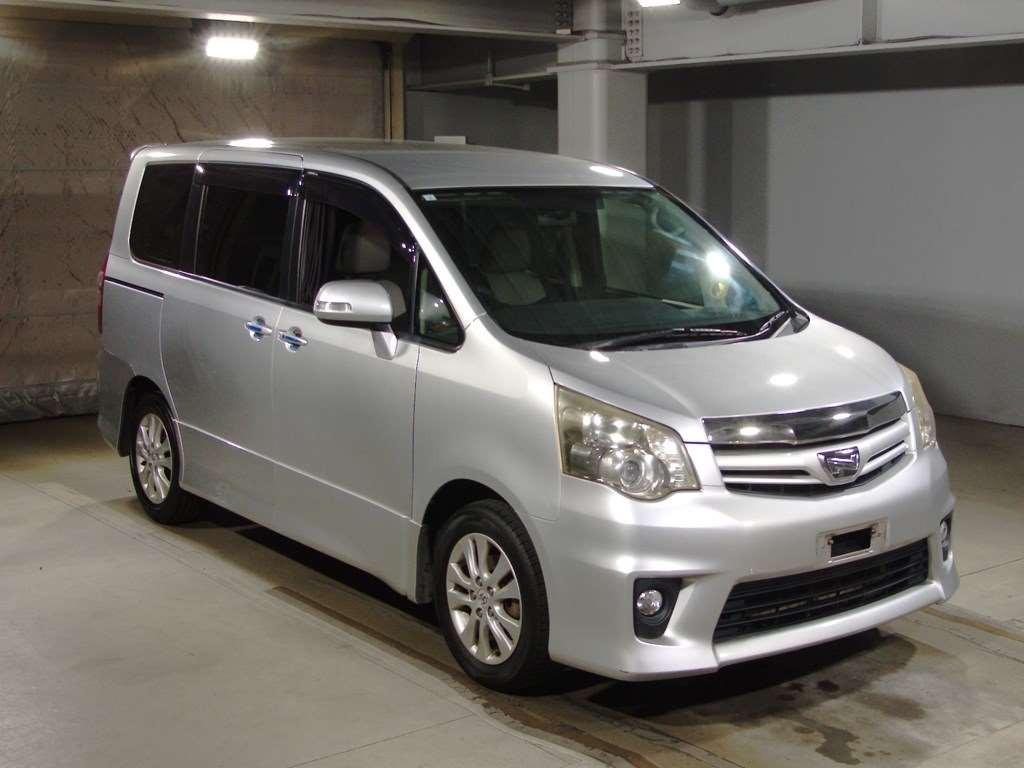 2011 Toyota Noah ZRR70W[2]