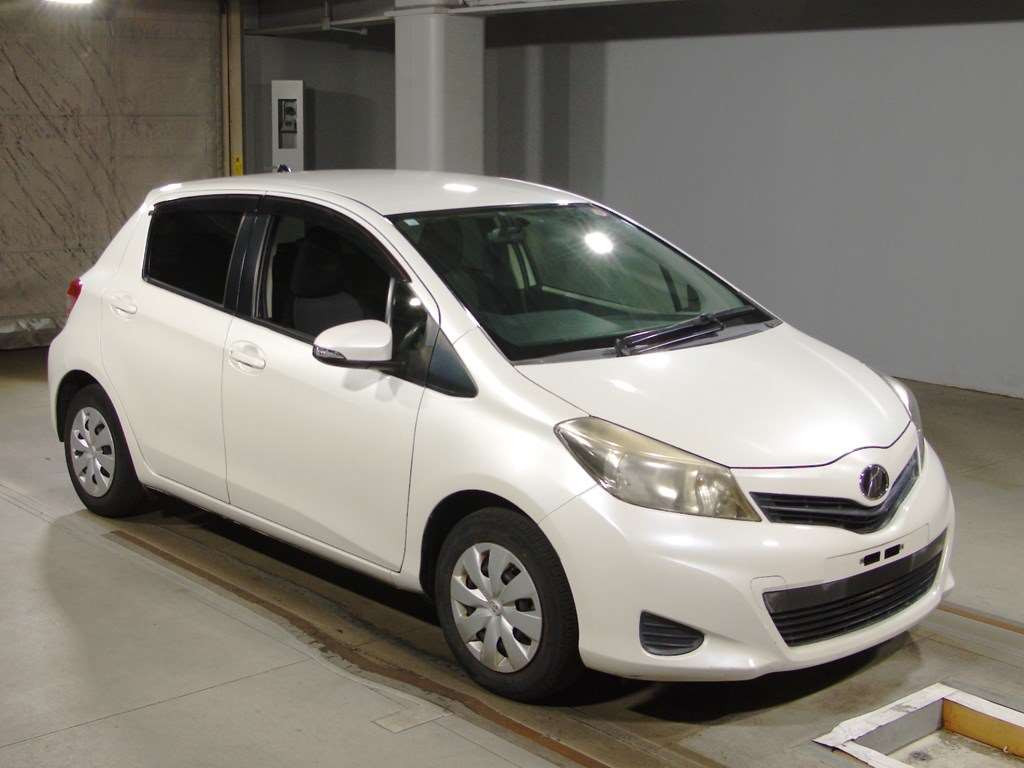 2012 Toyota Vitz NSP130[2]