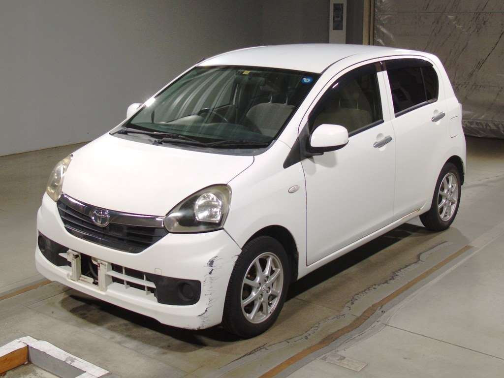 2013 Toyota Pixis Epoch LA300A[0]