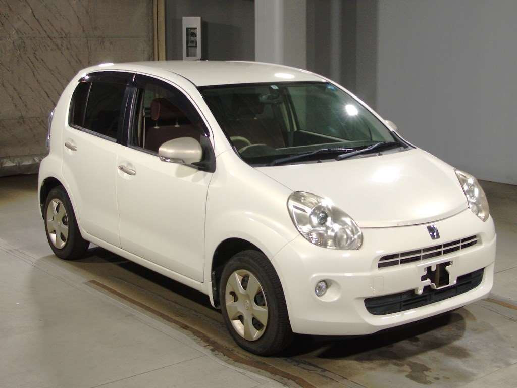 2011 Toyota Passo KGC30[2]