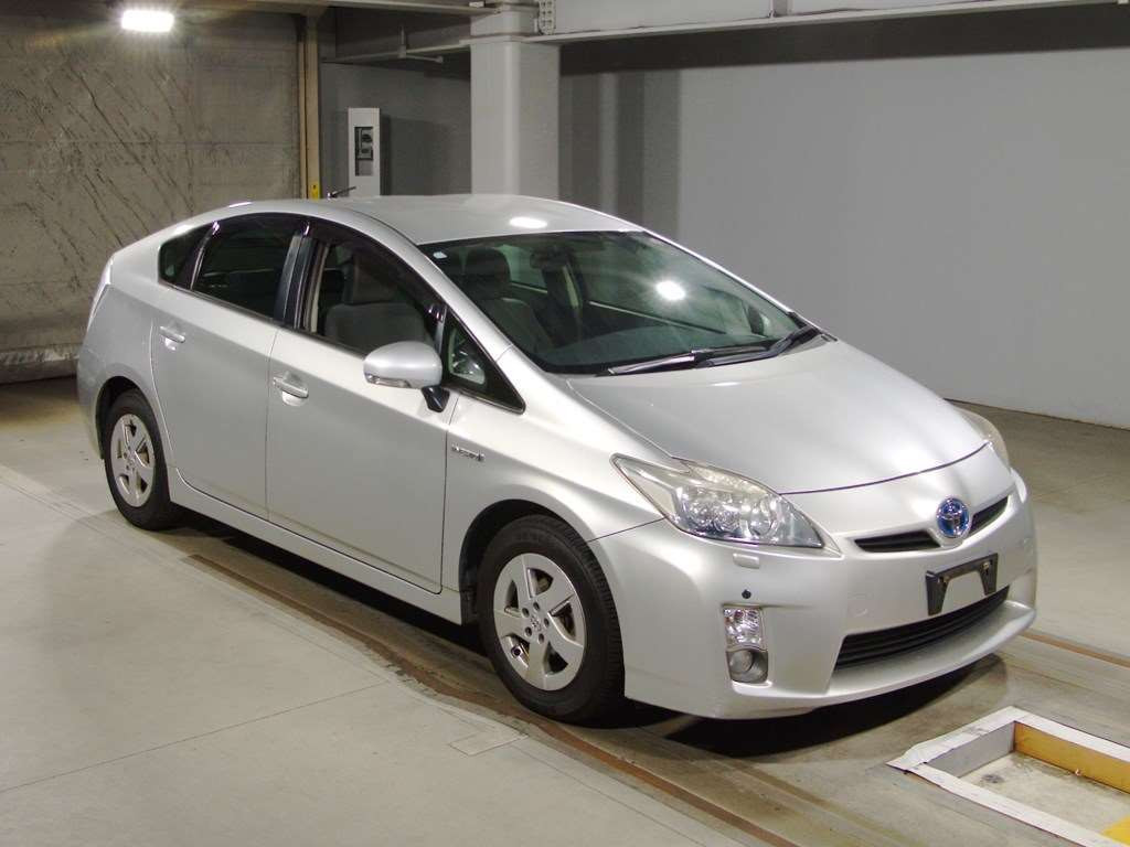 2011 Toyota Prius ZVW30[2]