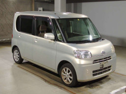 2010 Daihatsu Tanto