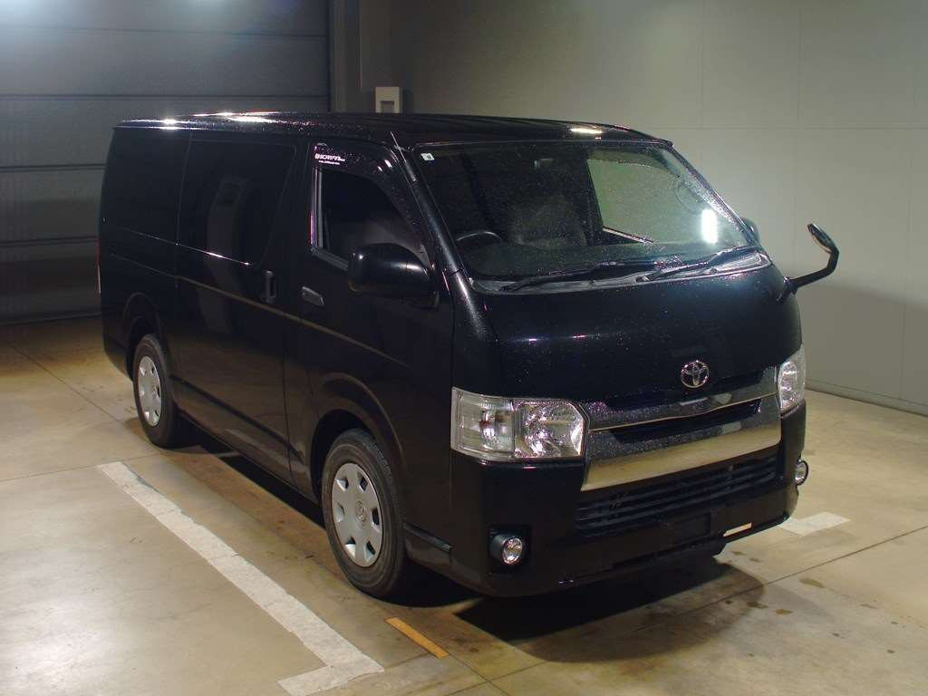 2016 Toyota Hiace Van TRH200V[2]