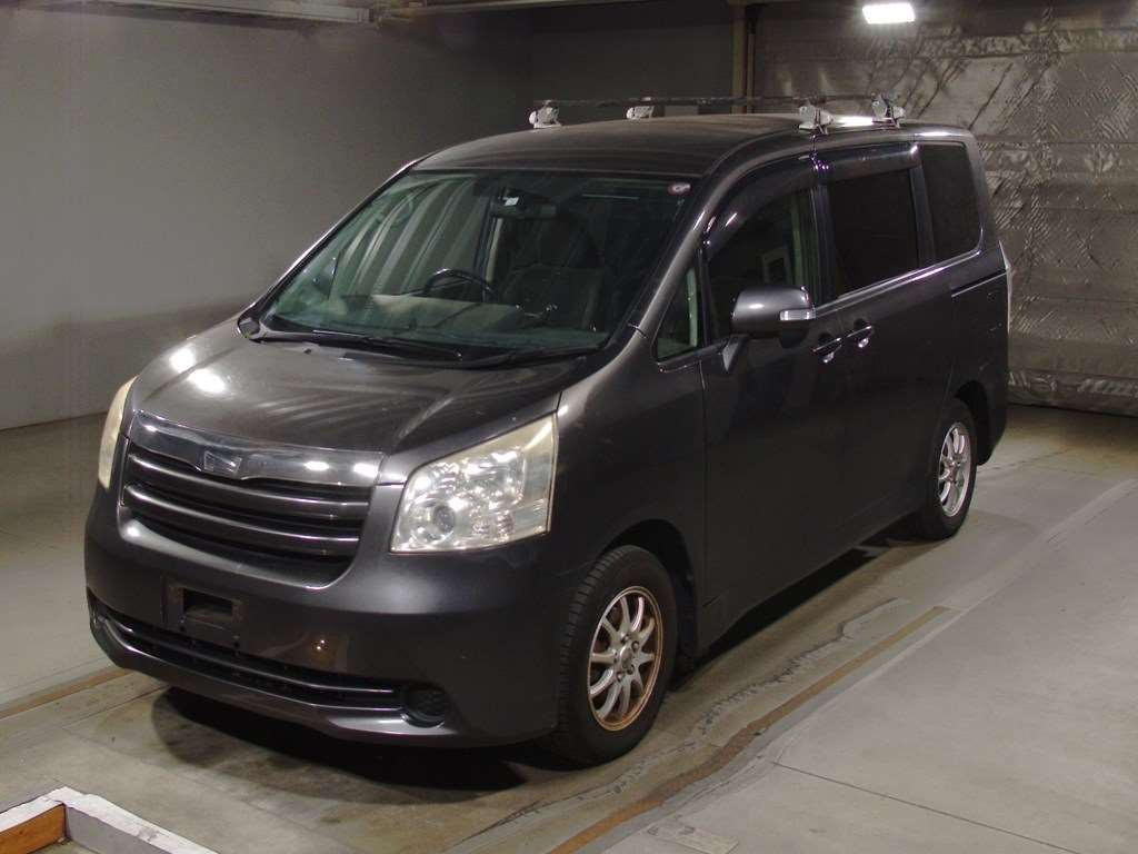 2010 Toyota Noah ZRR70G[0]