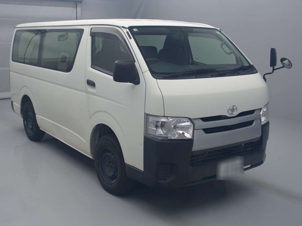 2018 Toyota Regiusace Van GDH206V[2]