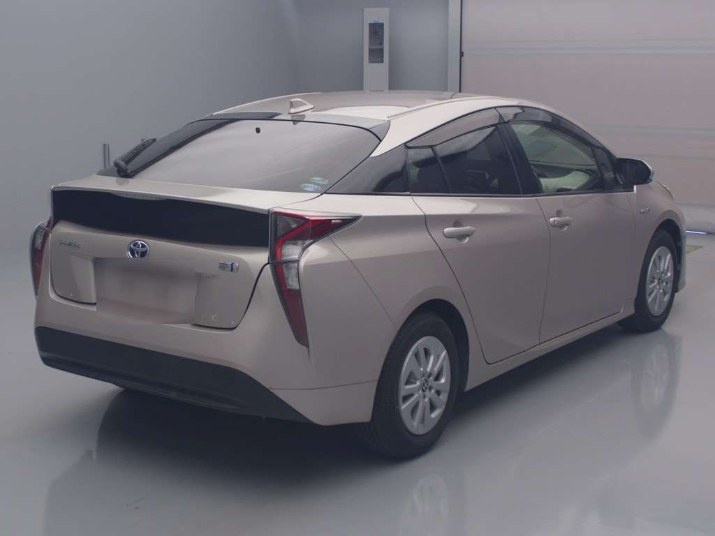 2016 Toyota Prius ZVW50[1]