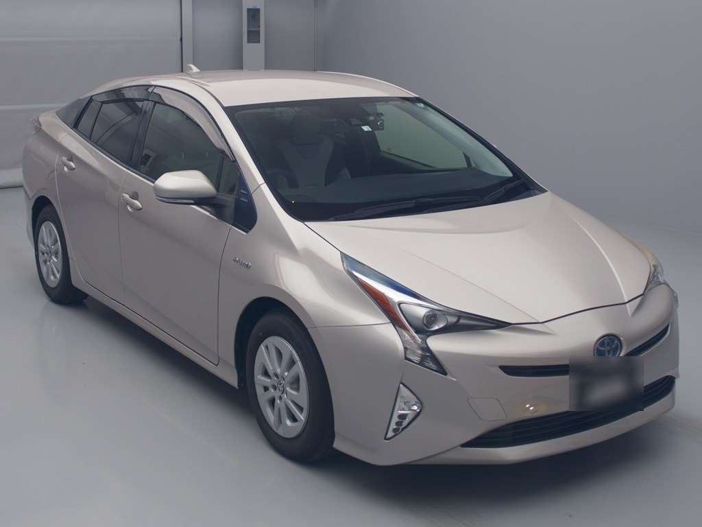 2016 Toyota Prius ZVW50[2]