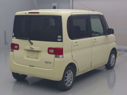 2010 Daihatsu Tanto