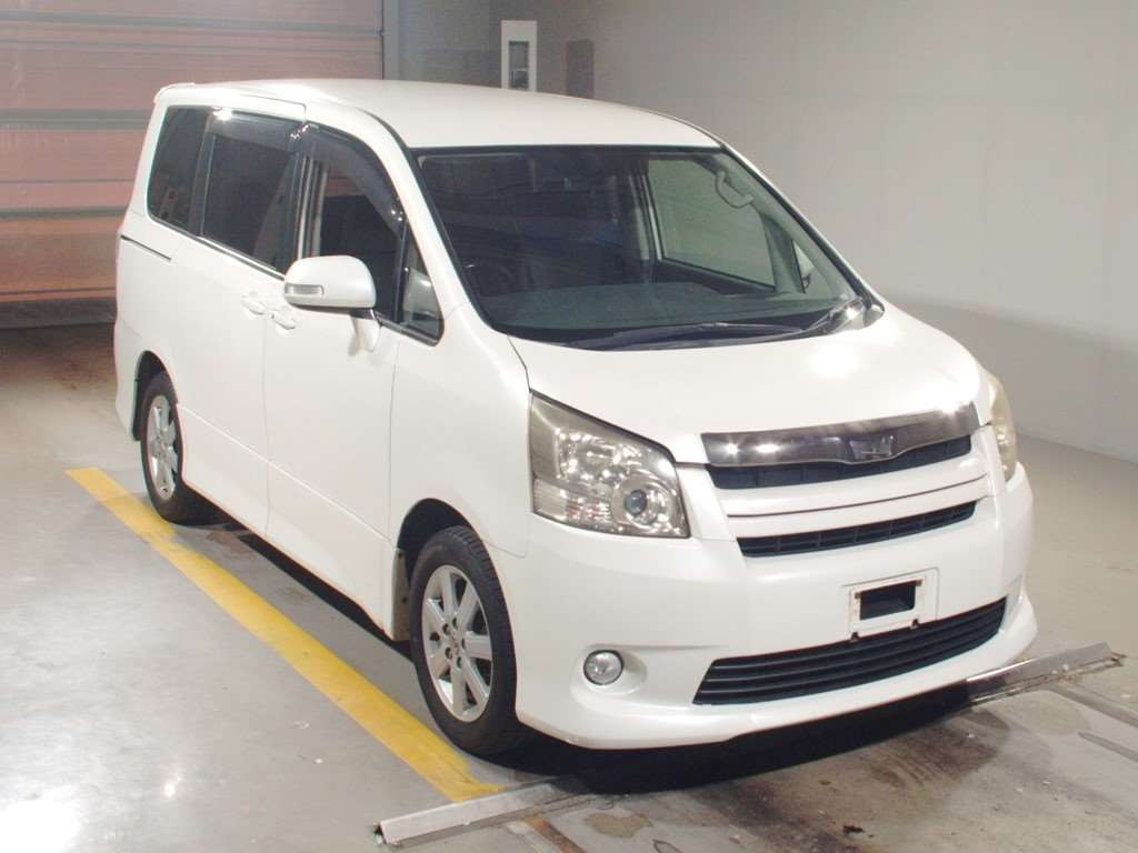 2008 Toyota Noah ZRR70W[2]