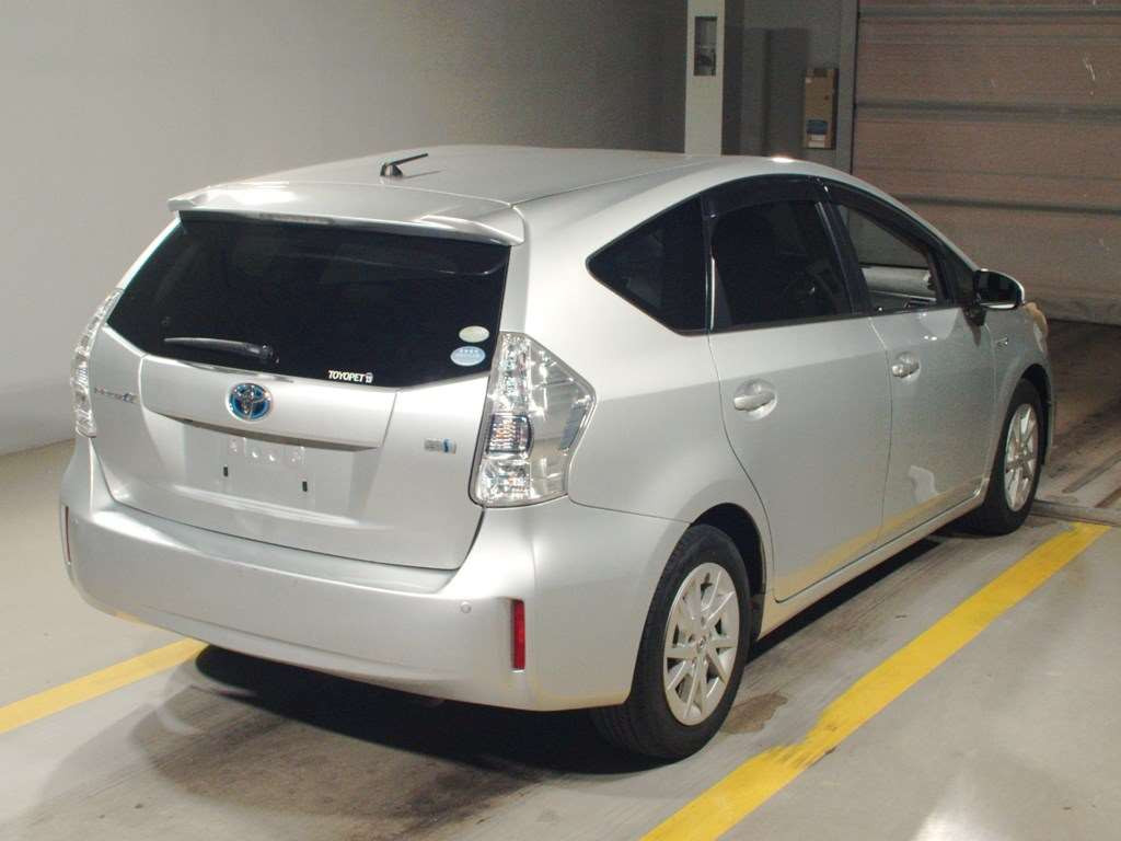 2012 Toyota Prius alpha ZVW41W[1]