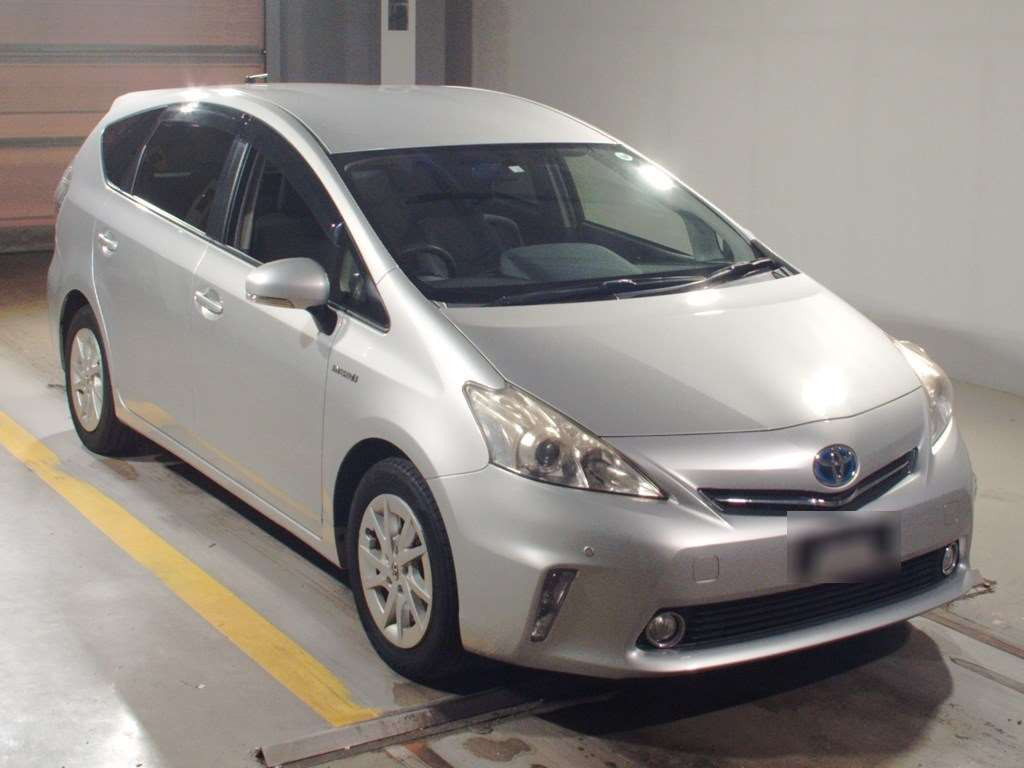 2012 Toyota Prius alpha ZVW41W[2]