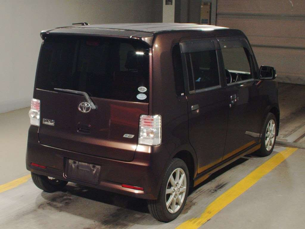 2011 Toyota Pixis Space L575A[1]