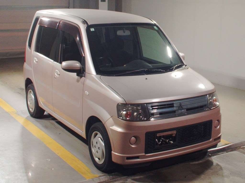 2011 Mitsubishi Toppo H82A[2]