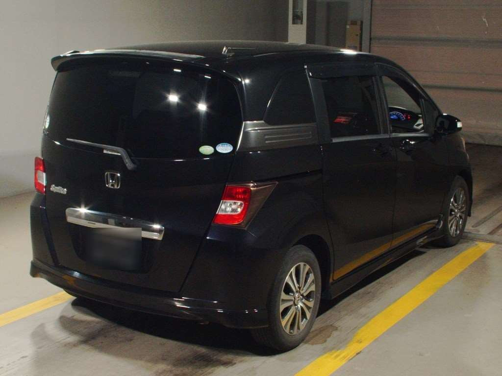 2011 Honda Freed Spike GB3[1]