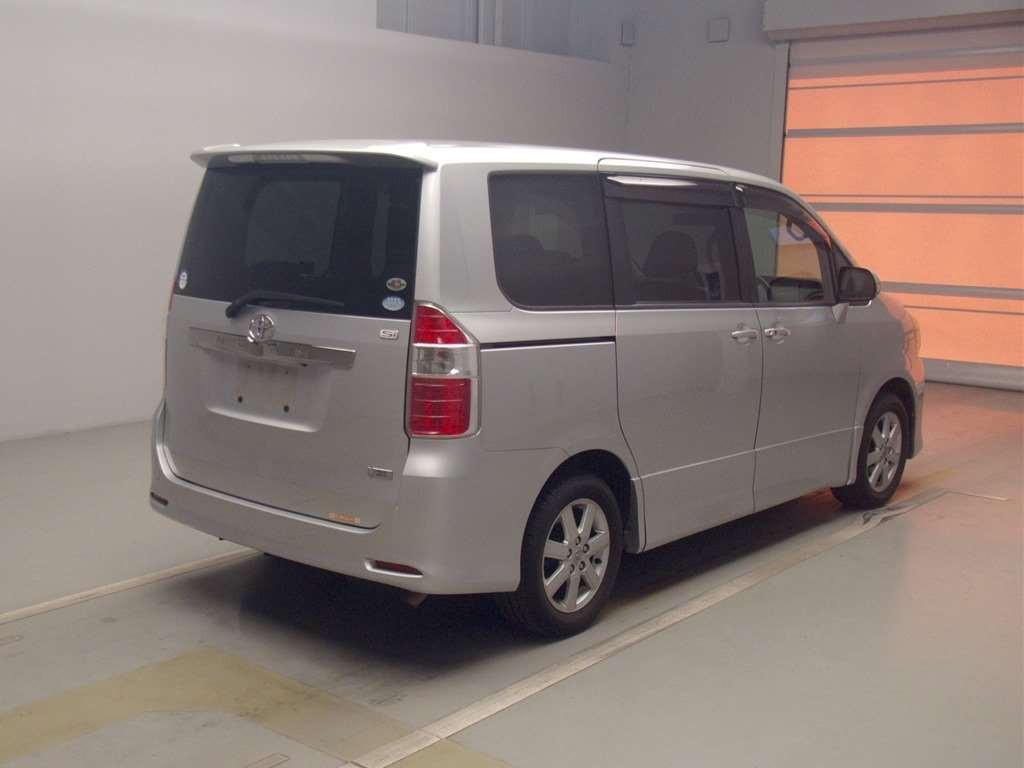 2008 Toyota Noah ZRR70W[1]