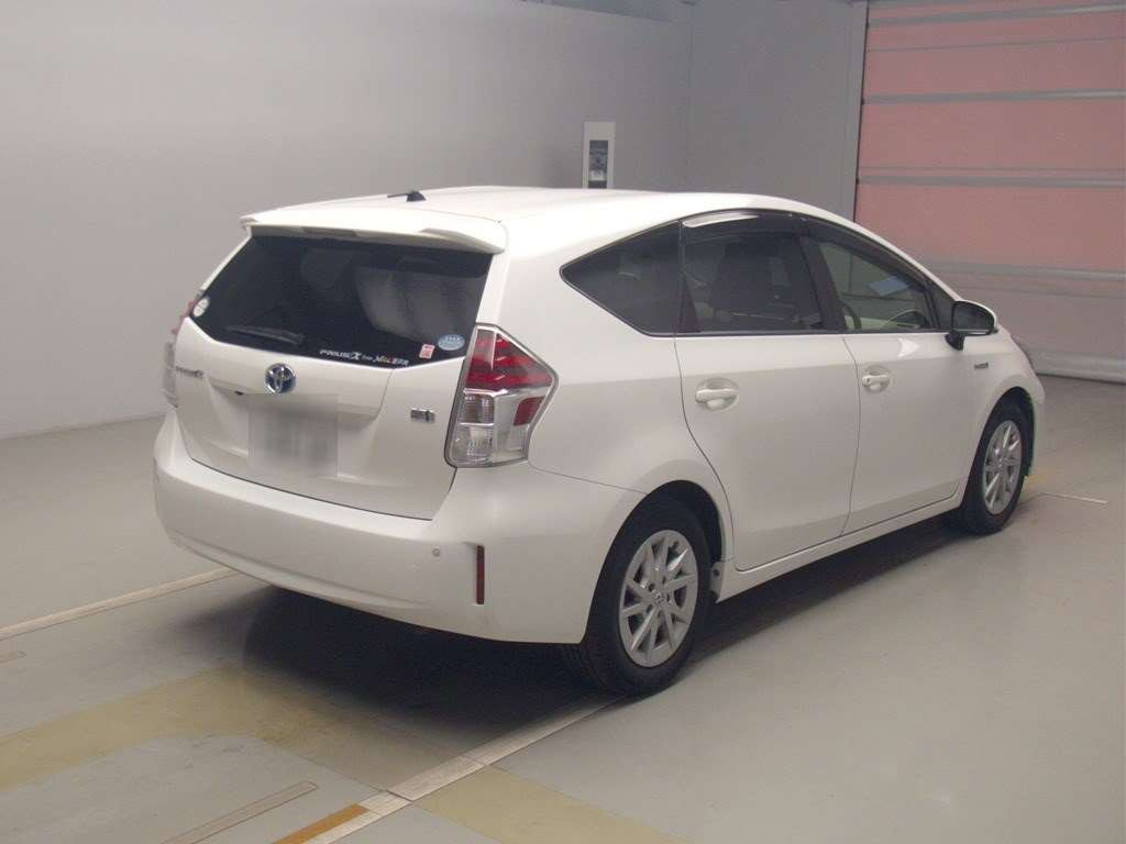 2019 Toyota Prius alpha ZVW41W[1]