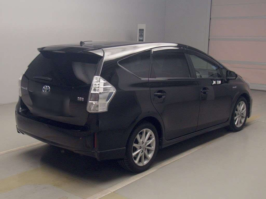 2012 Toyota Prius alpha ZVW41W[1]