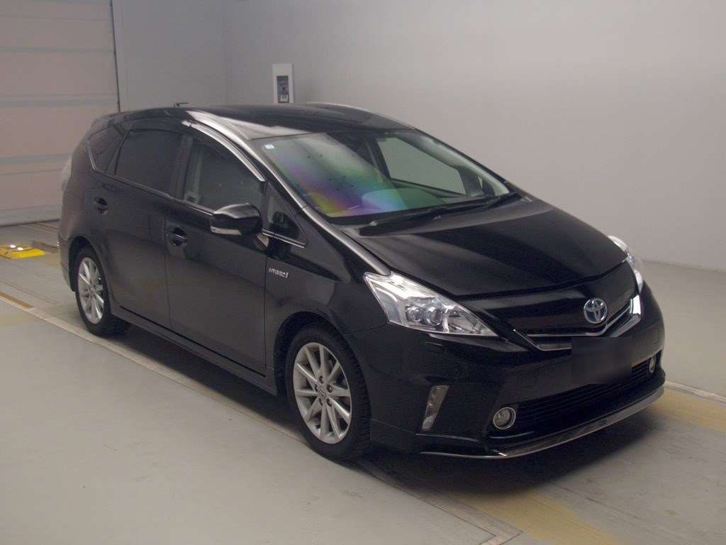 2012 Toyota Prius alpha ZVW41W[2]