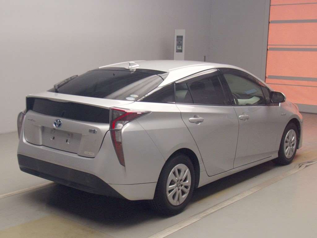 2016 Toyota Prius ZVW50[1]