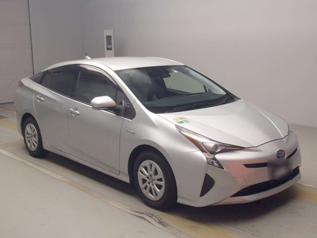 2016 Toyota Prius ZVW50[2]