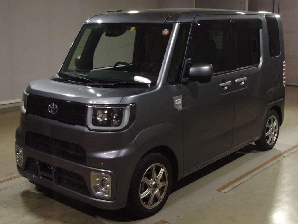 2019 Toyota Pixis Mega LA700A[0]