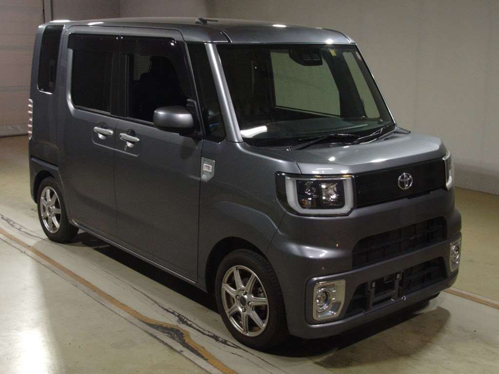 2019 Toyota Pixis Mega LA700A[2]