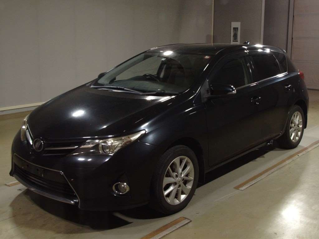 2013 Toyota Auris NZE184H[0]