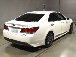 2013 Toyota Crown Hybrid