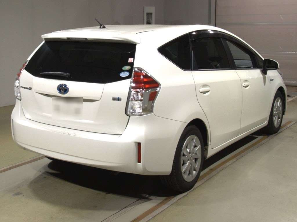 2016 Toyota Prius alpha ZVW41W[1]