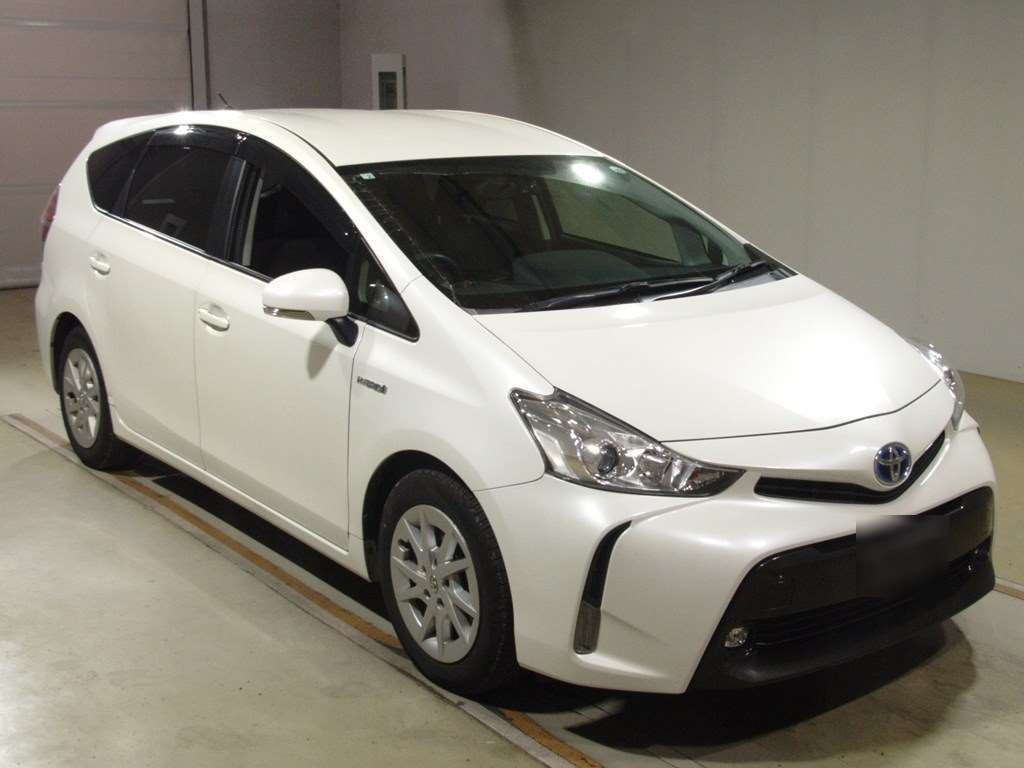 2016 Toyota Prius alpha ZVW41W[2]