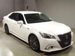 2013 Toyota Crown Hybrid