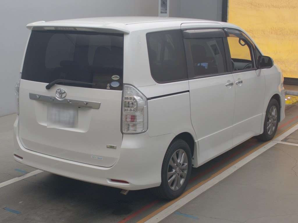 2011 Toyota Voxy ZRR70W[1]