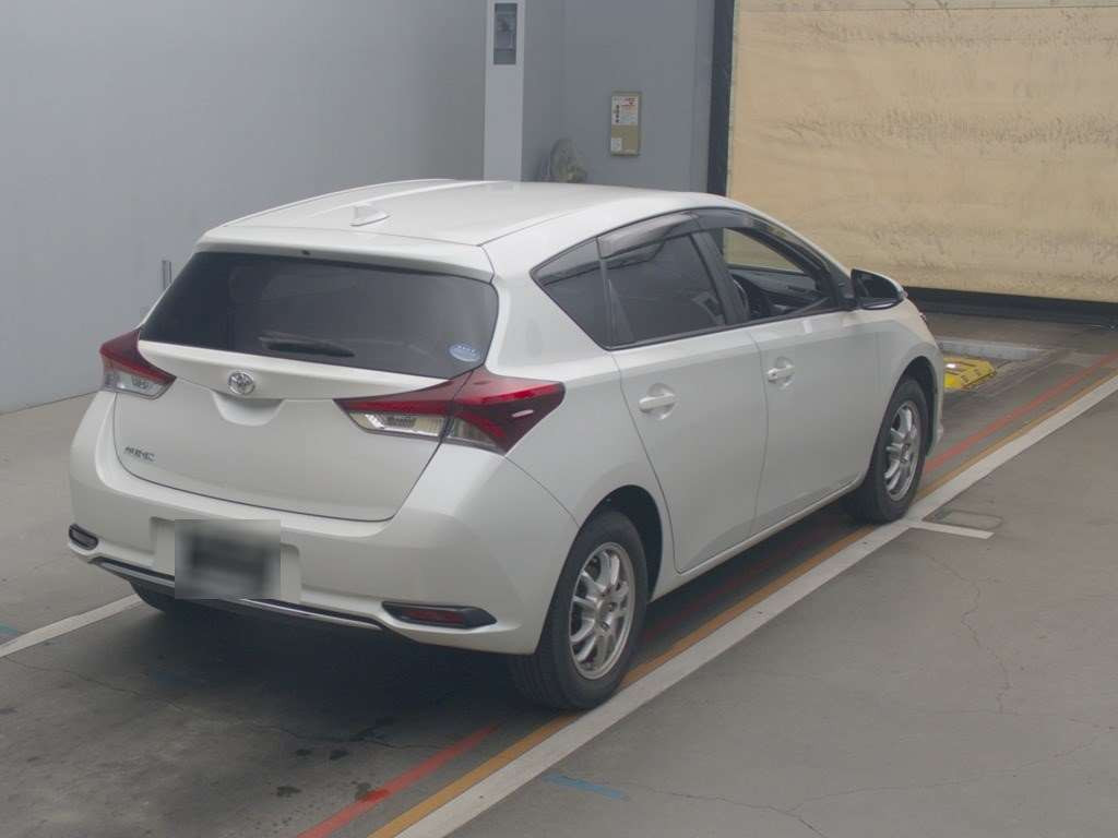 2016 Toyota Auris NZE184H[1]