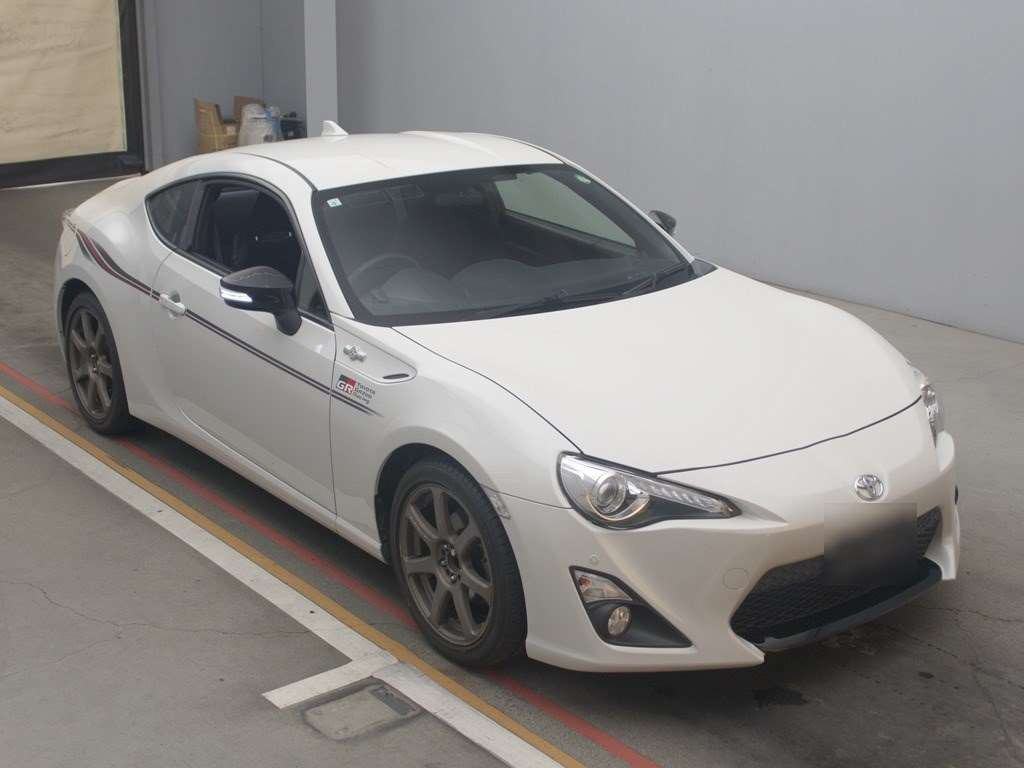 2015 Toyota 86 ZN6[2]