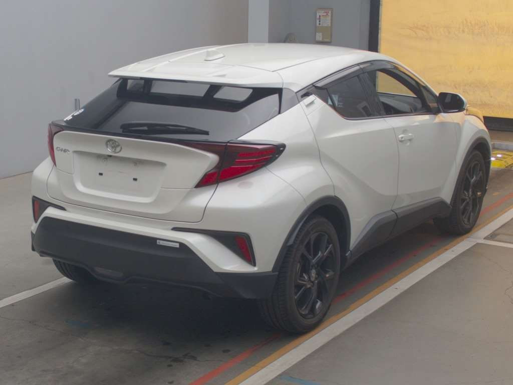 2020 Toyota C-HR NGX10[1]