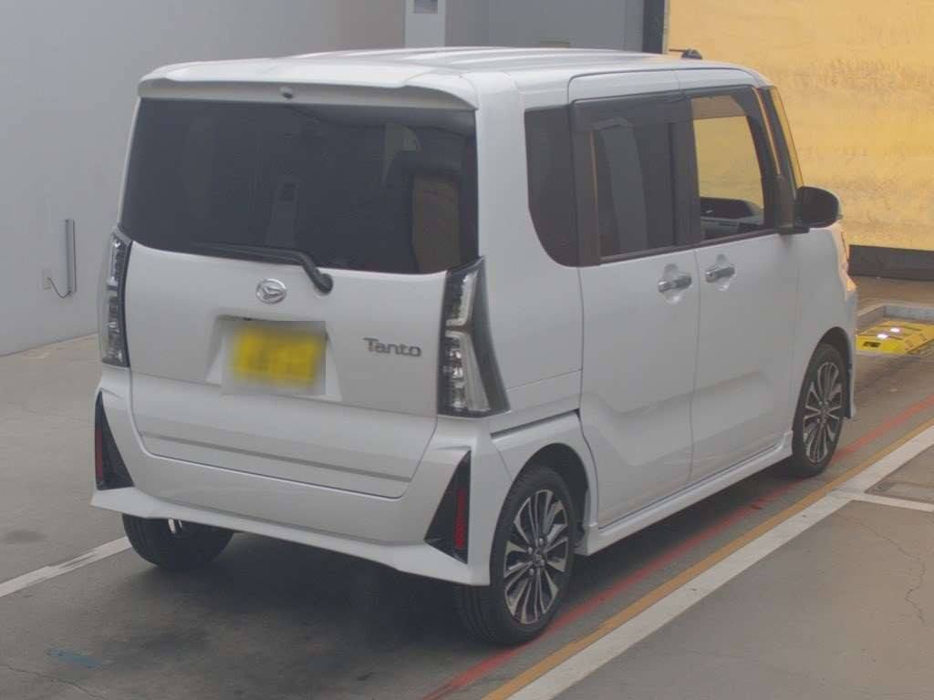 2023 Daihatsu Tanto Custom LA650S[1]