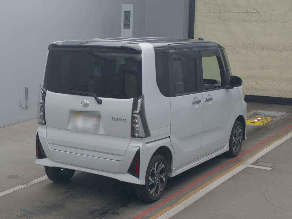 2023 Daihatsu Tanto Custom LA660S[1]