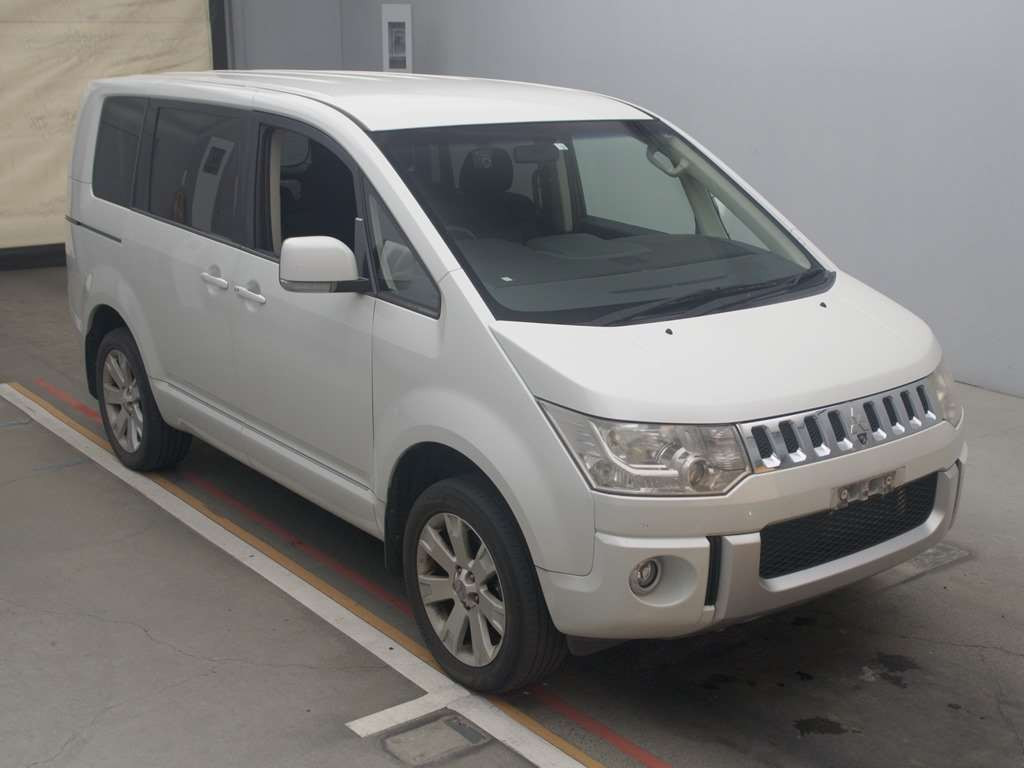 2010 Mitsubishi Delica D5 CV5W[2]