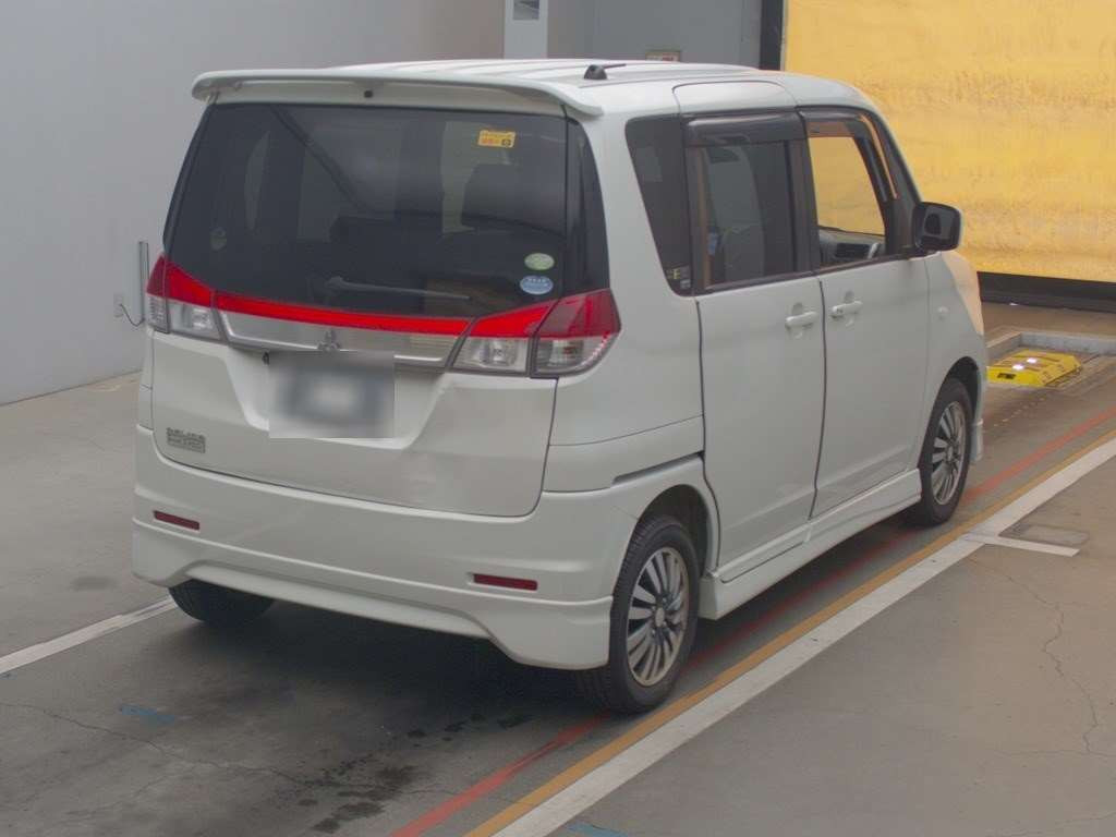 2011 Mitsubishi Delica D2 MB15S[1]