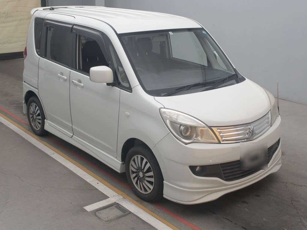 2011 Mitsubishi Delica D2 MB15S[2]