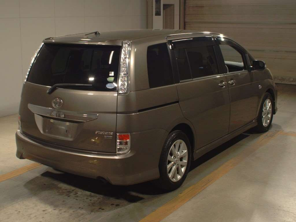 2012 Toyota Isis ZGM11W[1]