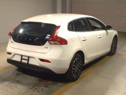 2017 Volvo V40