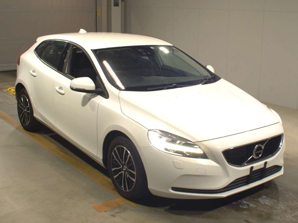 2017 Volvo V40 MB4154T[2]