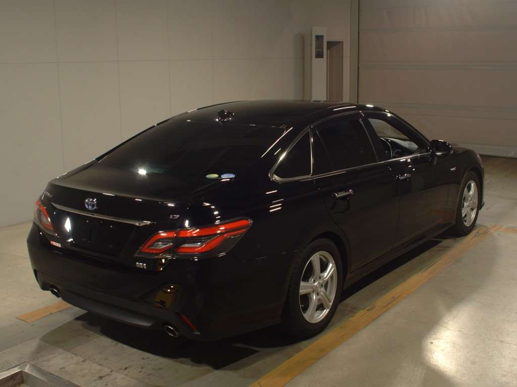 2019 Toyota Crown Hybrid AZSH20[1]