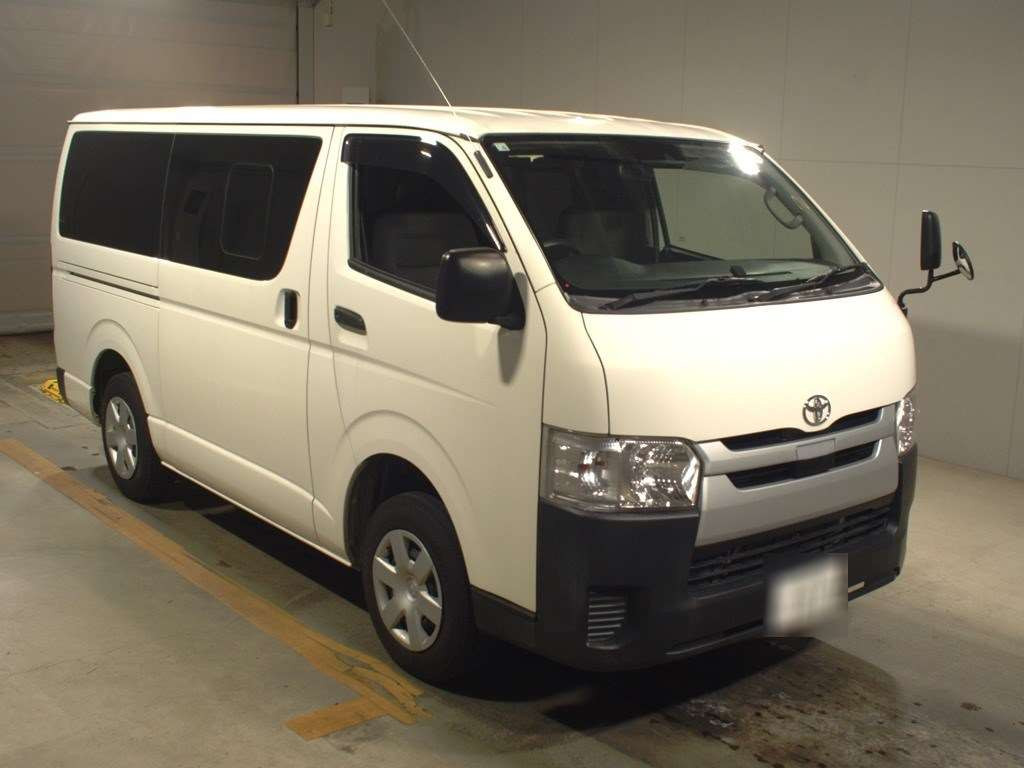 2018 Toyota Hiace Van TRH200V[2]